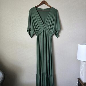 Green Maxi Gown with V-Neck and Dolman Sleeves for Weddings